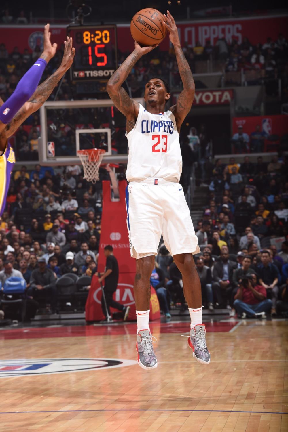 都吸引着球 都吸引着球