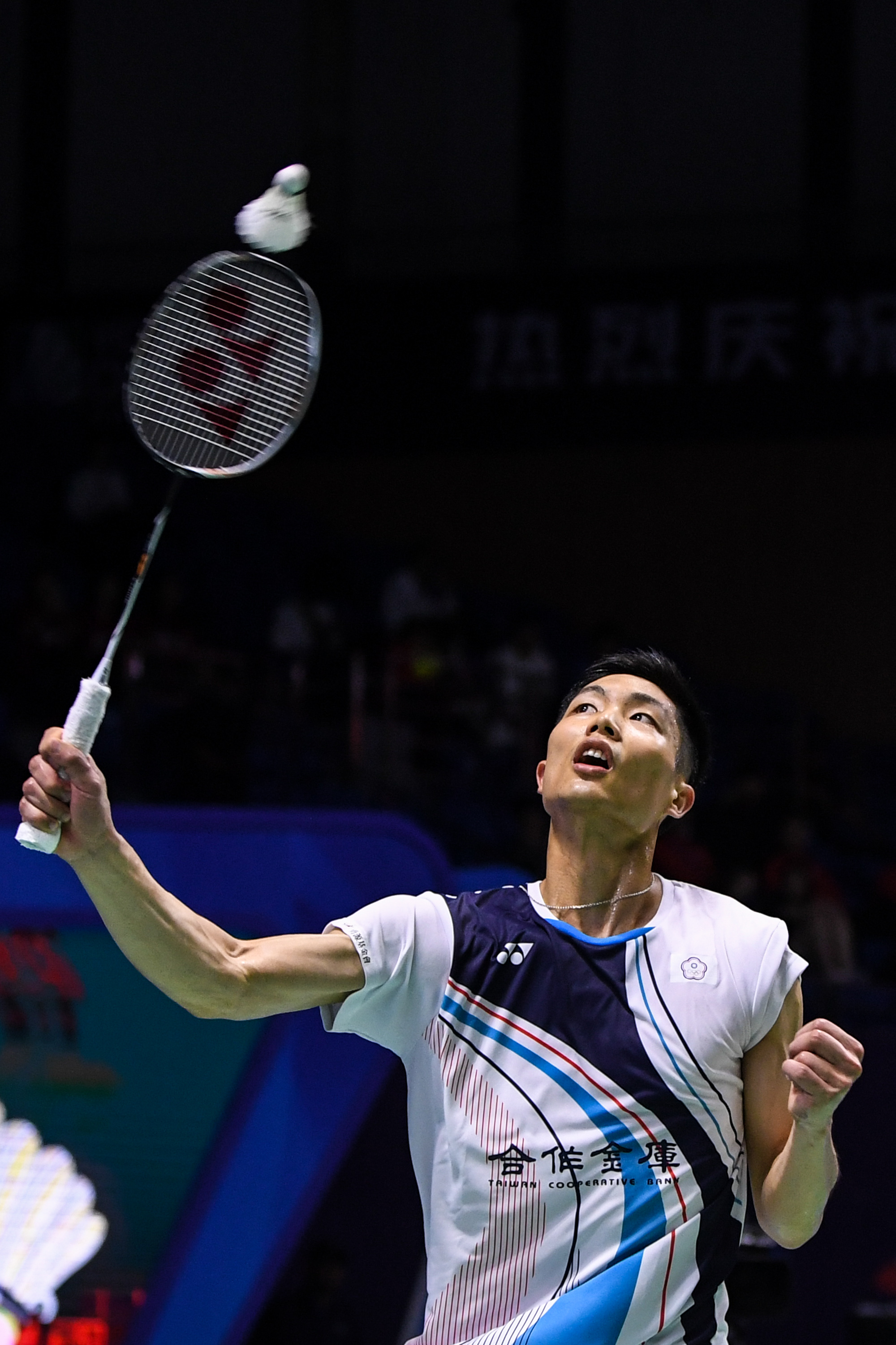 车冲出赛道 车冲出赛道